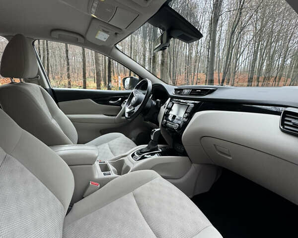 Белый Ниссан Rogue Sport, объемом двигателя 2 л и пробегом 81 тыс. км за 16500 $, фото 12 на Automoto.ua