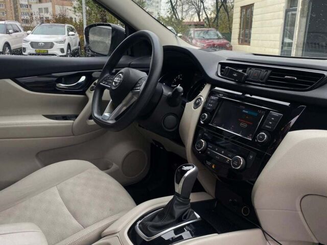 Белый Ниссан Rogue Sport, объемом двигателя 2 л и пробегом 56 тыс. км за 16300 $, фото 13 на Automoto.ua