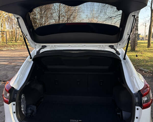 Белый Ниссан Rogue Sport, объемом двигателя 2 л и пробегом 42 тыс. км за 16000 $, фото 8 на Automoto.ua