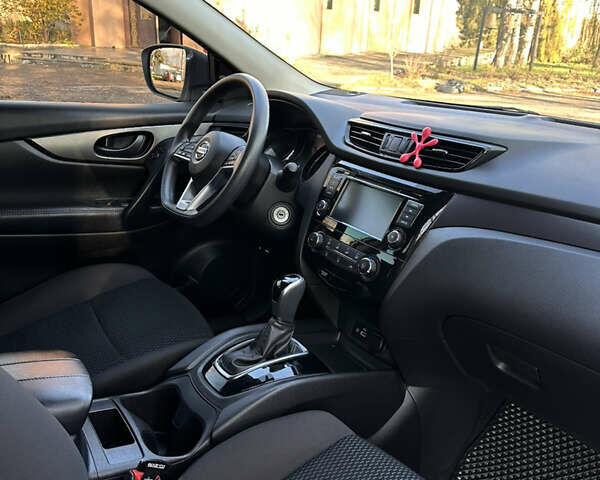 Белый Ниссан Rogue Sport, объемом двигателя 2 л и пробегом 42 тыс. км за 16000 $, фото 9 на Automoto.ua