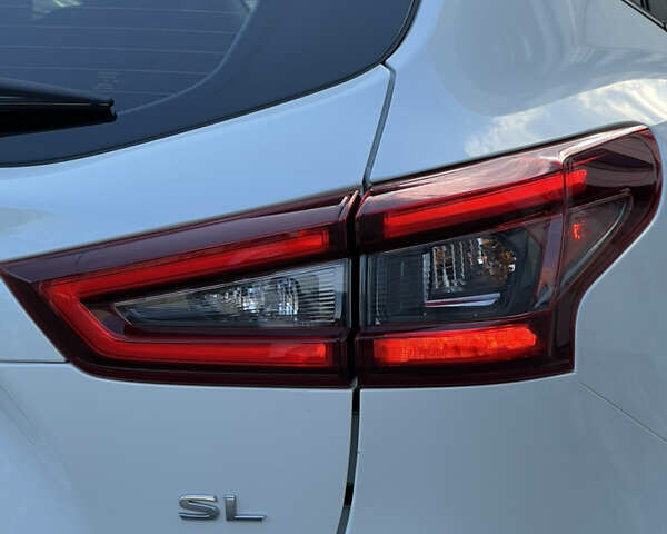 Білий Ніссан Rogue Sport, об'ємом двигуна 2 л та пробігом 32 тис. км за 19400 $, фото 13 на Automoto.ua