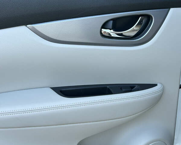 Білий Ніссан Rogue Sport, об'ємом двигуна 2 л та пробігом 32 тис. км за 19400 $, фото 31 на Automoto.ua