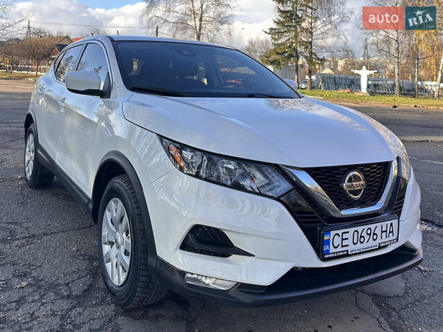 Белый Ниссан Rogue Sport, объемом двигателя 2 л и пробегом 42 тыс. км за 16000 $, фото 1 на Automoto.ua