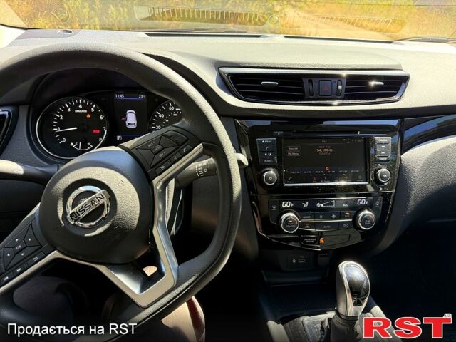 Белый Ниссан Rogue Sport, объемом двигателя 2 л и пробегом 46 тыс. км за 17600 $, фото 7 на Automoto.ua