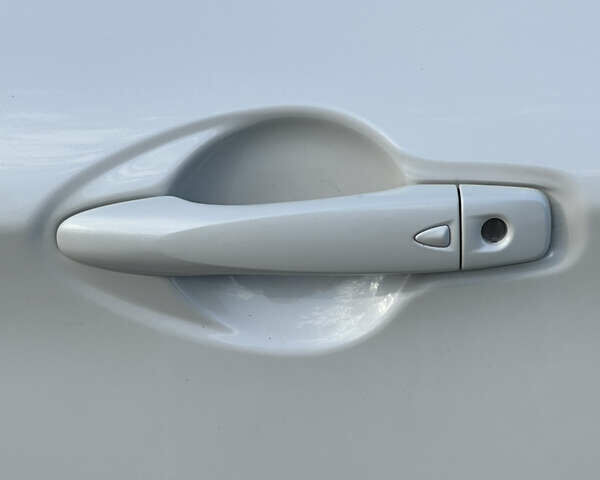 Білий Ніссан Rogue Sport, об'ємом двигуна 2 л та пробігом 32 тис. км за 19400 $, фото 16 на Automoto.ua