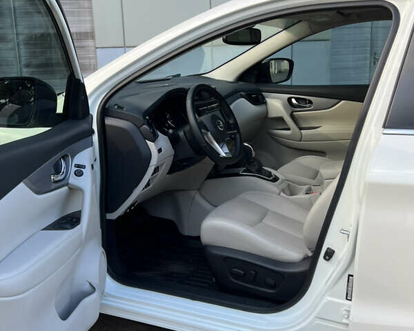 Білий Ніссан Rogue Sport, об'ємом двигуна 2 л та пробігом 32 тис. км за 19400 $, фото 17 на Automoto.ua