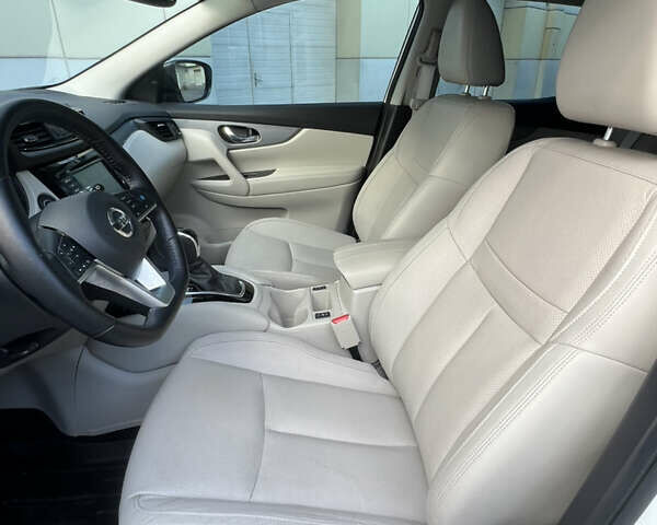 Білий Ніссан Rogue Sport, об'ємом двигуна 2 л та пробігом 32 тис. км за 19400 $, фото 25 на Automoto.ua