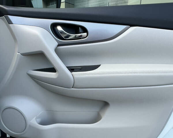 Білий Ніссан Rogue Sport, об'ємом двигуна 2 л та пробігом 32 тис. км за 19400 $, фото 38 на Automoto.ua