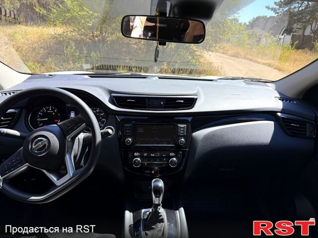 Белый Ниссан Rogue Sport, объемом двигателя 2 л и пробегом 46 тыс. км за 17600 $, фото 6 на Automoto.ua