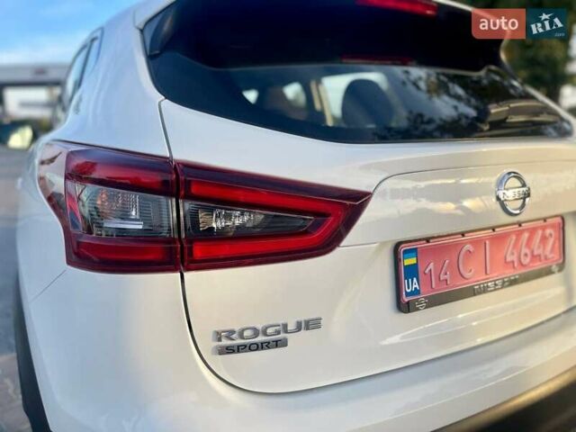 Белый Ниссан Rogue Sport, объемом двигателя 2 л и пробегом 101 тыс. км за 16700 $, фото 5 на Automoto.ua