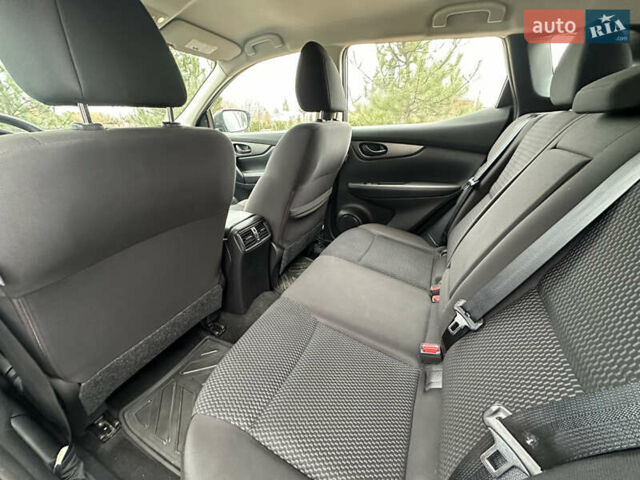 Белый Ниссан Rogue Sport, объемом двигателя 2 л и пробегом 111 тыс. км за 15500 $, фото 8 на Automoto.ua