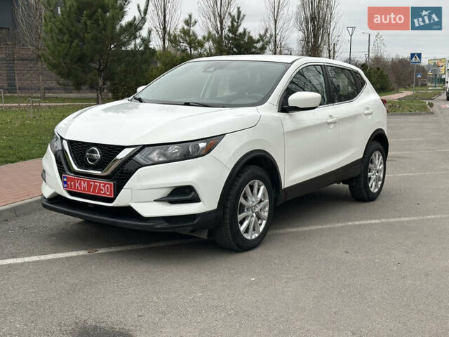 Белый Ниссан Rogue Sport, объемом двигателя 2 л и пробегом 111 тыс. км за 15500 $, фото 6 на Automoto.ua