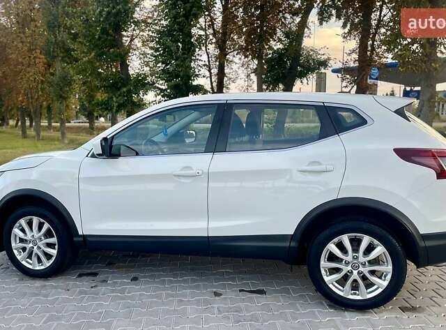 Белый Ниссан Rogue Sport, объемом двигателя 2 л и пробегом 101 тыс. км за 16700 $, фото 21 на Automoto.ua