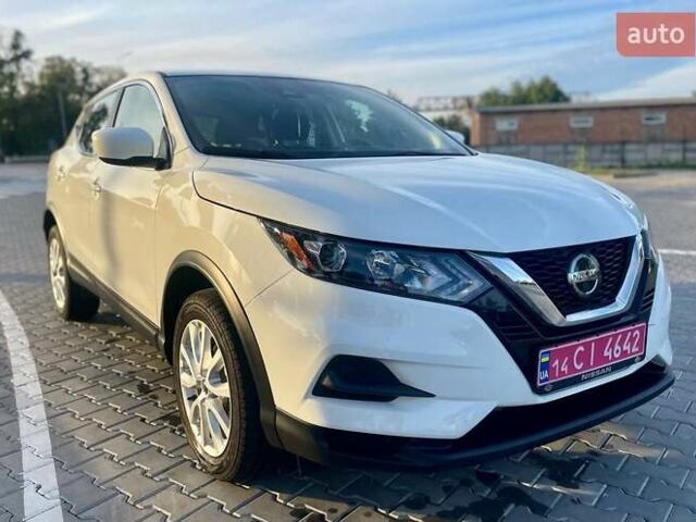 Белый Ниссан Rogue Sport, объемом двигателя 2 л и пробегом 101 тыс. км за 16700 $, фото 10 на Automoto.ua