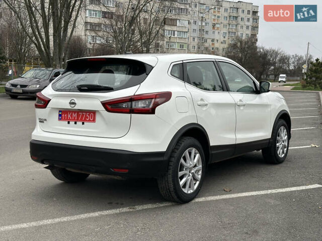 Белый Ниссан Rogue Sport, объемом двигателя 2 л и пробегом 111 тыс. км за 15500 $, фото 1 на Automoto.ua