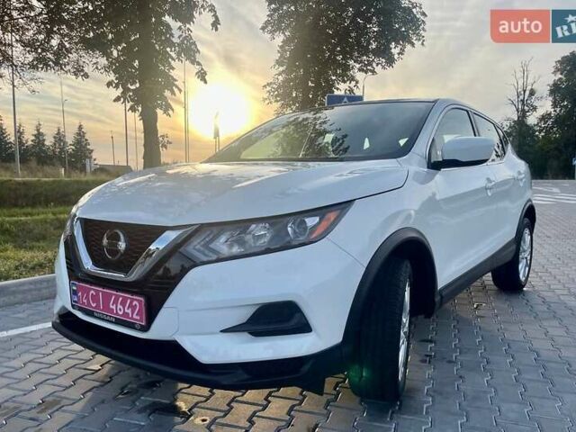 Белый Ниссан Rogue Sport, объемом двигателя 2 л и пробегом 101 тыс. км за 16700 $, фото 14 на Automoto.ua
