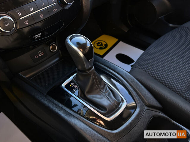 Білий Ніссан Rogue Sport, об'ємом двигуна 2 л та пробігом 74 тис. км за 16400 $, фото 17 на Automoto.ua