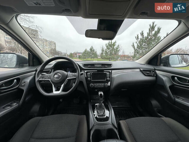 Белый Ниссан Rogue Sport, объемом двигателя 2 л и пробегом 111 тыс. км за 15500 $, фото 7 на Automoto.ua