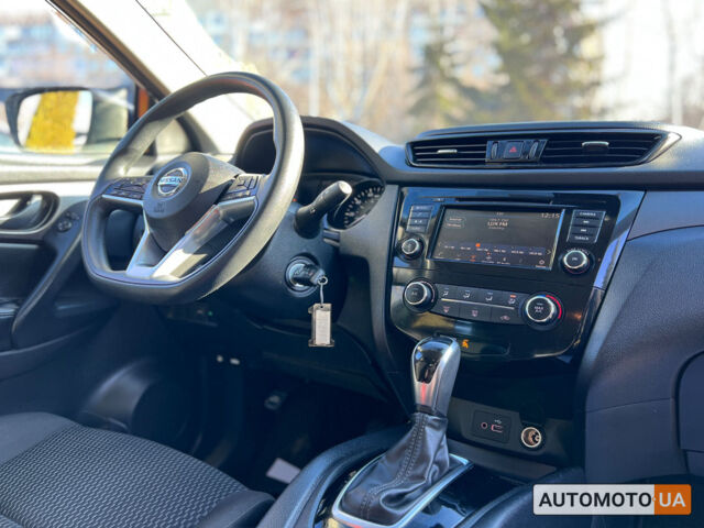 Білий Ніссан Rogue Sport, об'ємом двигуна 2 л та пробігом 74 тис. км за 16400 $, фото 9 на Automoto.ua