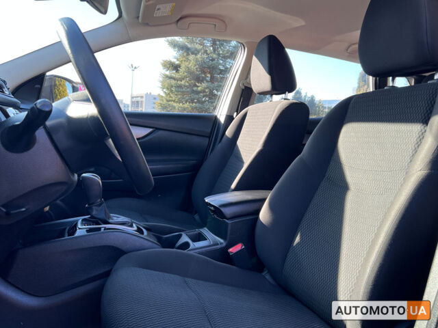 Білий Ніссан Rogue Sport, об'ємом двигуна 2 л та пробігом 74 тис. км за 16400 $, фото 14 на Automoto.ua