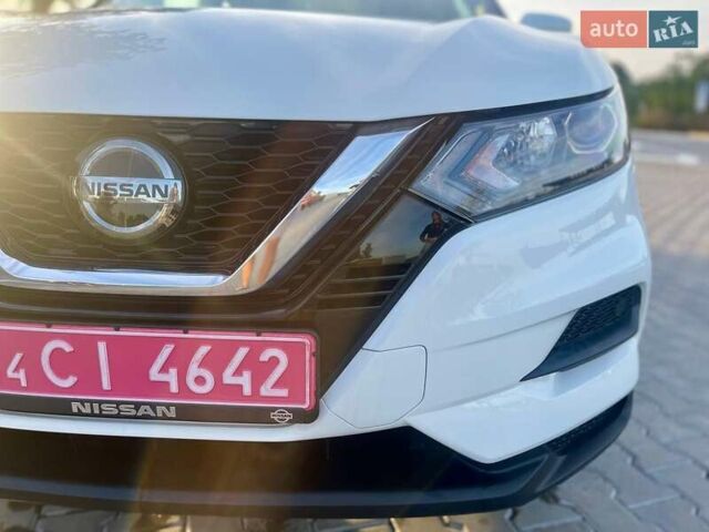 Белый Ниссан Rogue Sport, объемом двигателя 2 л и пробегом 101 тыс. км за 16700 $, фото 2 на Automoto.ua