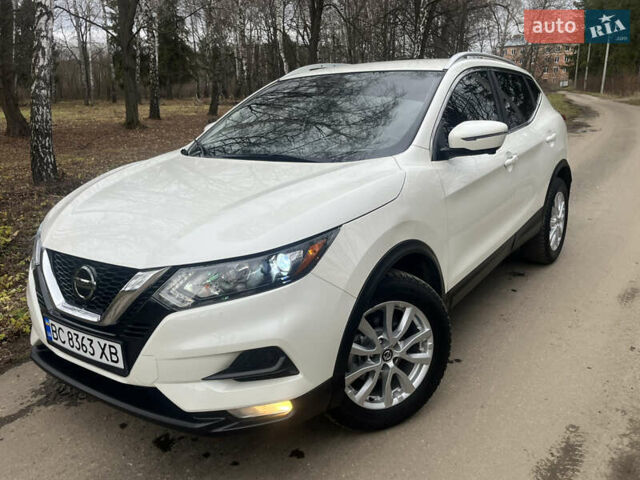 Белый Ниссан Rogue Sport, объемом двигателя 2 л и пробегом 29 тыс. км за 18000 $, фото 2 на Automoto.ua