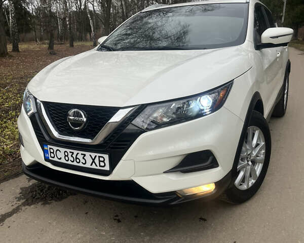 Белый Ниссан Rogue Sport, объемом двигателя 2 л и пробегом 29 тыс. км за 18000 $, фото 19 на Automoto.ua