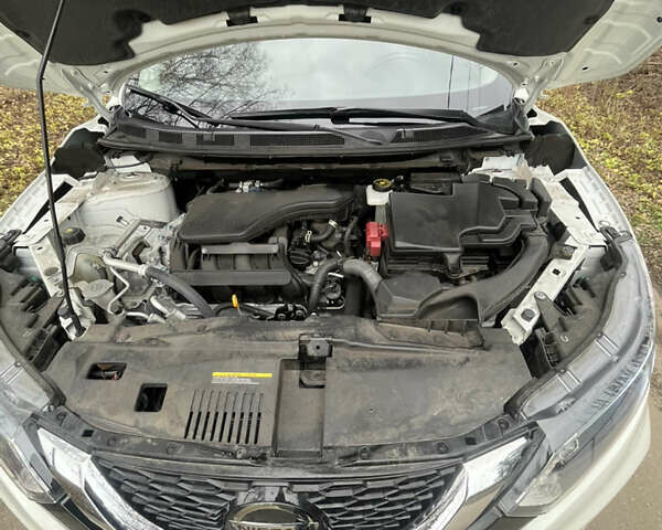 Белый Ниссан Rogue Sport, объемом двигателя 2 л и пробегом 29 тыс. км за 18000 $, фото 26 на Automoto.ua