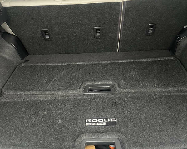 Белый Ниссан Rogue Sport, объемом двигателя 2 л и пробегом 29 тыс. км за 18000 $, фото 35 на Automoto.ua