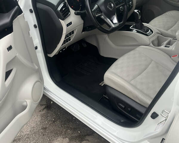 Белый Ниссан Rogue Sport, объемом двигателя 2 л и пробегом 29 тыс. км за 18000 $, фото 30 на Automoto.ua
