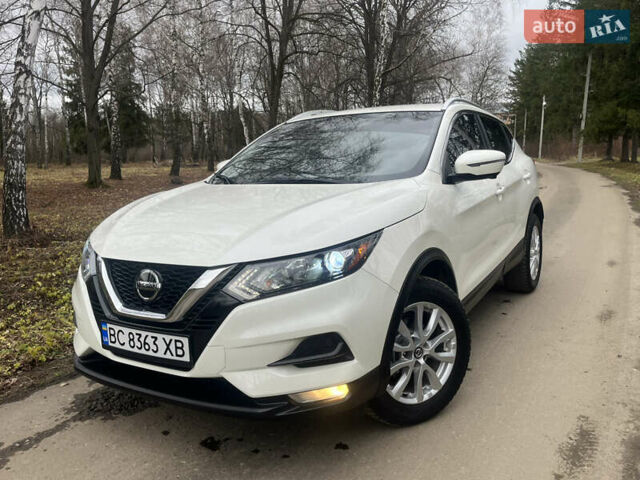 Белый Ниссан Rogue Sport, объемом двигателя 2 л и пробегом 29 тыс. км за 18000 $, фото 3 на Automoto.ua