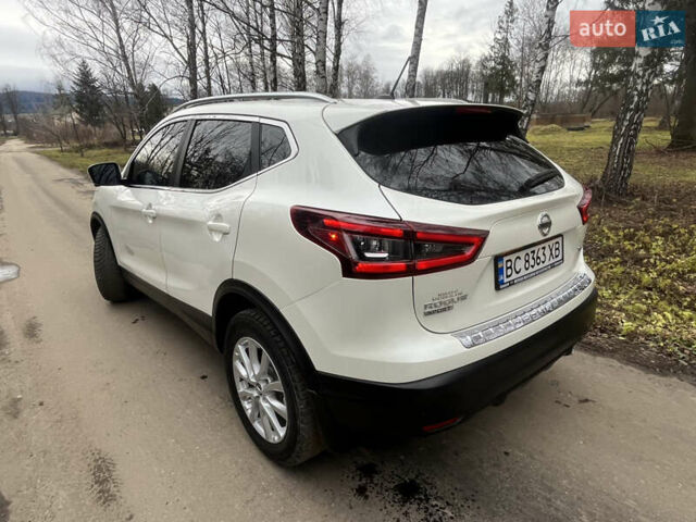 Белый Ниссан Rogue Sport, объемом двигателя 2 л и пробегом 29 тыс. км за 18000 $, фото 5 на Automoto.ua