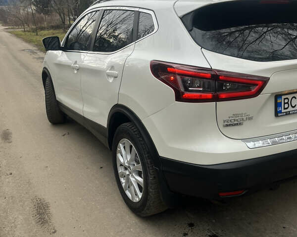 Белый Ниссан Rogue Sport, объемом двигателя 2 л и пробегом 29 тыс. км за 18000 $, фото 18 на Automoto.ua