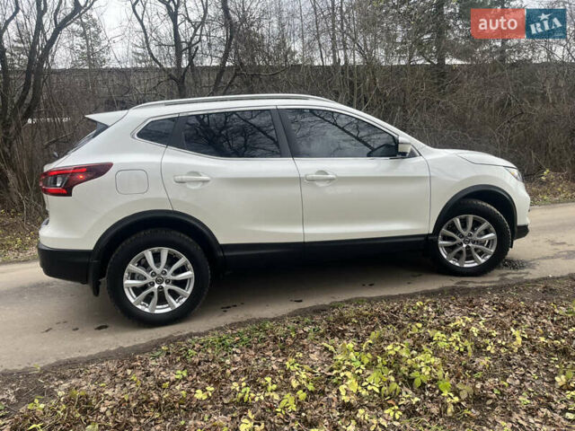 Белый Ниссан Rogue Sport, объемом двигателя 2 л и пробегом 29 тыс. км за 18000 $, фото 7 на Automoto.ua