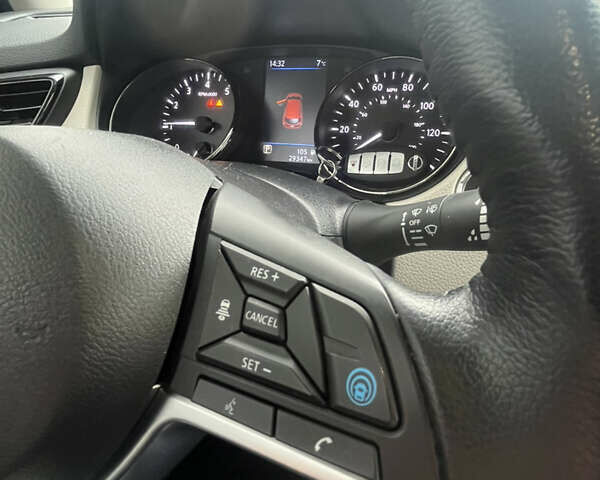 Белый Ниссан Rogue Sport, объемом двигателя 2 л и пробегом 29 тыс. км за 18000 $, фото 39 на Automoto.ua