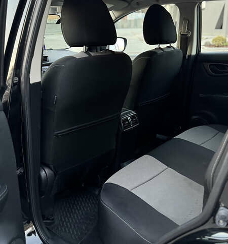 Чорний Ніссан Rogue Sport, об'ємом двигуна 2 л та пробігом 60 тис. км за 12490 $, фото 11 на Automoto.ua