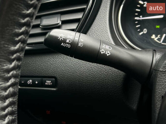 Черный Ниссан Rogue Sport, объемом двигателя 2 л и пробегом 179 тыс. км за 16300 $, фото 16 на Automoto.ua