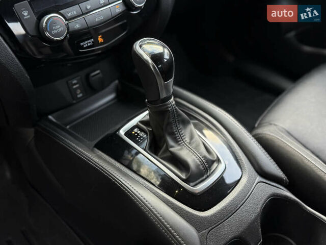 Чорний Ніссан Rogue Sport, об'ємом двигуна 2 л та пробігом 88 тис. км за 16900 $, фото 54 на Automoto.ua