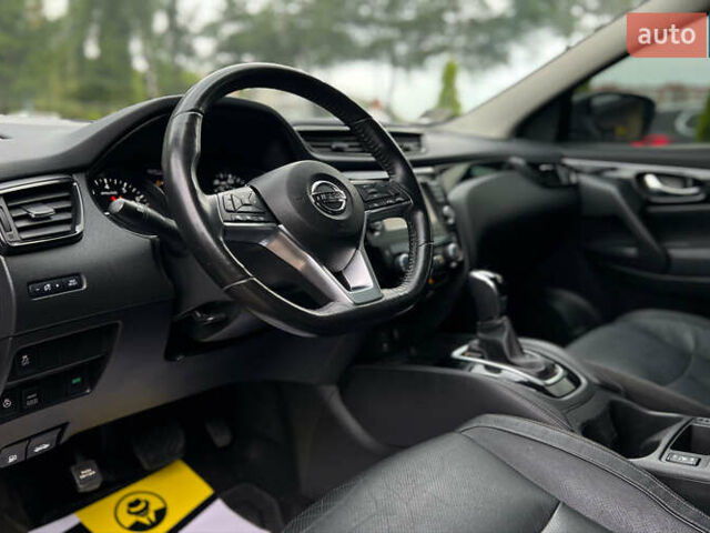 Черный Ниссан Rogue Sport, объемом двигателя 2 л и пробегом 179 тыс. км за 16300 $, фото 9 на Automoto.ua