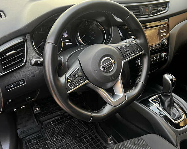 Черный Ниссан Rogue Sport, объемом двигателя 2 л и пробегом 213 тыс. км за 12800 $, фото 7 на Automoto.ua