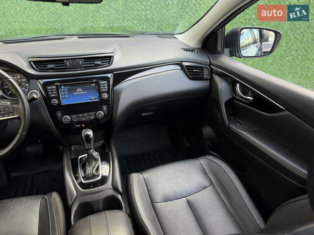 Чорний Ніссан Rogue Sport, об'ємом двигуна 2 л та пробігом 88 тис. км за 16900 $, фото 49 на Automoto.ua