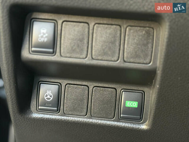 Чорний Ніссан Rogue Sport, об'ємом двигуна 2 л та пробігом 88 тис. км за 16900 $, фото 60 на Automoto.ua