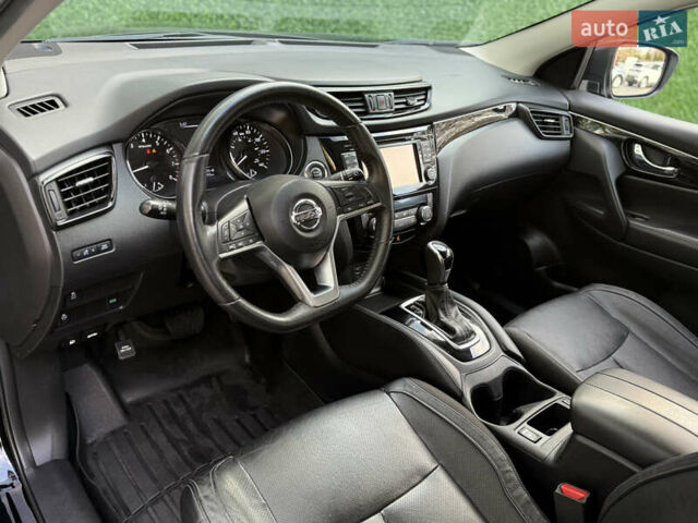 Чорний Ніссан Rogue Sport, об'ємом двигуна 2 л та пробігом 88 тис. км за 16900 $, фото 42 на Automoto.ua