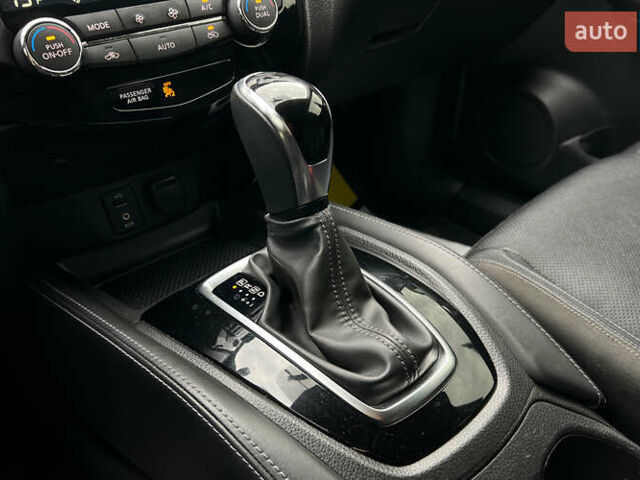 Черный Ниссан Rogue Sport, объемом двигателя 2 л и пробегом 179 тыс. км за 16300 $, фото 13 на Automoto.ua