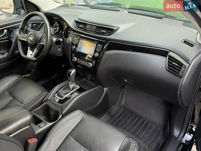 Чорний Ніссан Rogue Sport, об'ємом двигуна 2 л та пробігом 88 тис. км за 16900 $, фото 43 на Automoto.ua