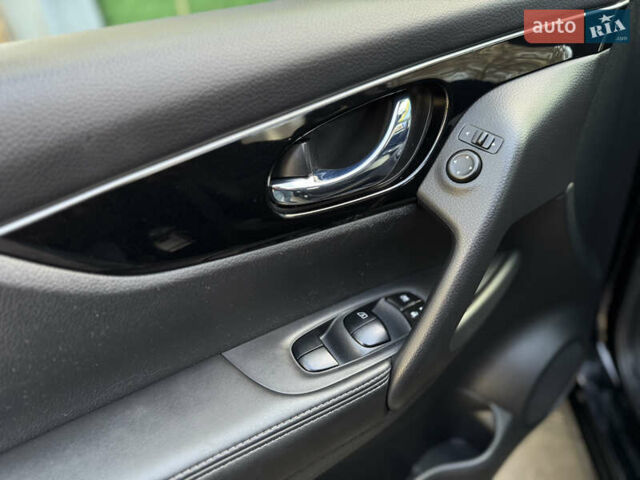 Чорний Ніссан Rogue Sport, об'ємом двигуна 2 л та пробігом 88 тис. км за 16900 $, фото 52 на Automoto.ua