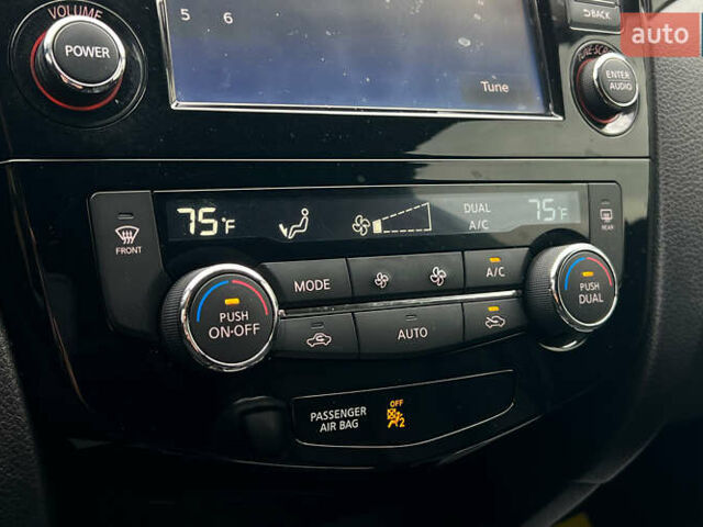 Черный Ниссан Rogue Sport, объемом двигателя 2 л и пробегом 179 тыс. км за 16300 $, фото 12 на Automoto.ua