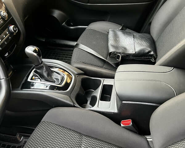 Черный Ниссан Rogue Sport, объемом двигателя 2 л и пробегом 213 тыс. км за 12800 $, фото 9 на Automoto.ua