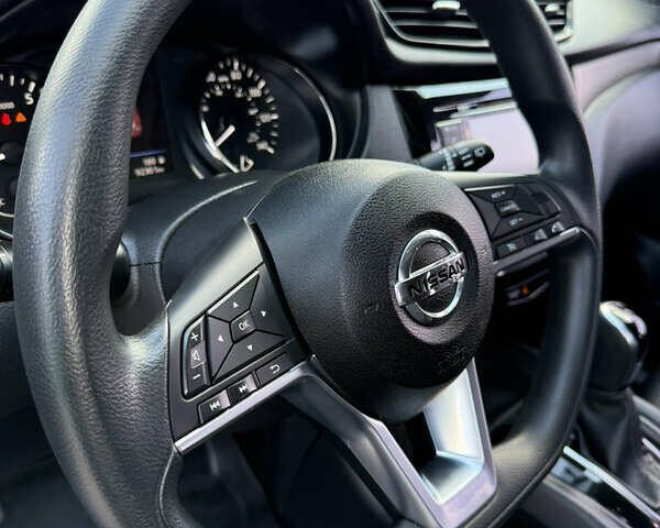 Черный Ниссан Rogue Sport, объемом двигателя 2 л и пробегом 90 тыс. км за 14900 $, фото 26 на Automoto.ua