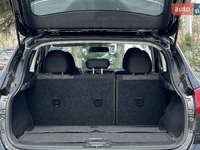 Черный Ниссан Rogue Sport, объемом двигателя 2 л и пробегом 125 тыс. км за 13500 $, фото 6 на Automoto.ua